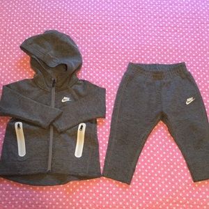 Baby Nike sweat outfit size 24 months